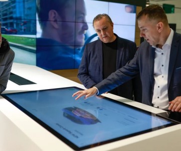 Стив Фаулер беседует с Клаусом Целлмером