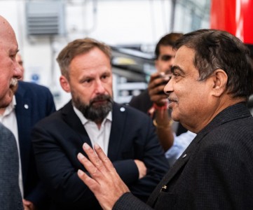 Министр автомобильного транспорта и шоссейных дорог Индии посетил концерн Skoda в Пльзене