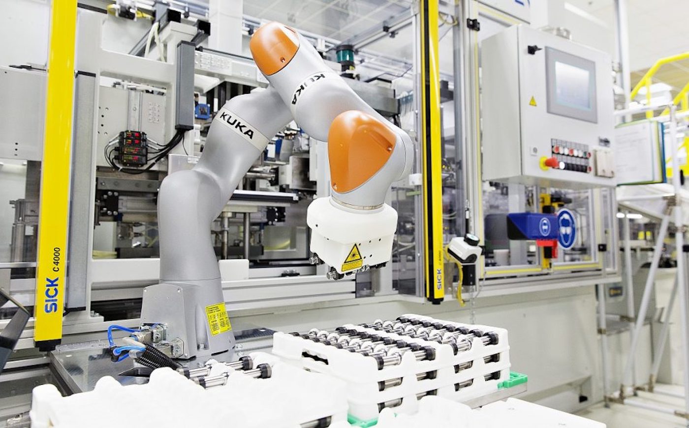 Автоматизация в промышленности 8 класс. Роботы в промышленности. Фабрика роботов. Автоматизация производства. Роботы в легкой промышленности.